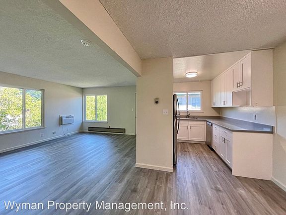 3rd image of 2870 Lincoln Ave #9