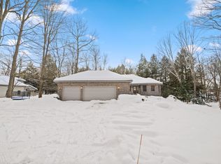 8346 Sun Lake Dr, Girard, PA 16417