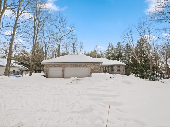 8346 Sun Lake Dr, Girard, PA 16417