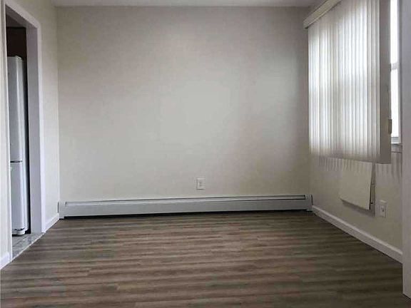 4th image of 61-43 165th St #61-43