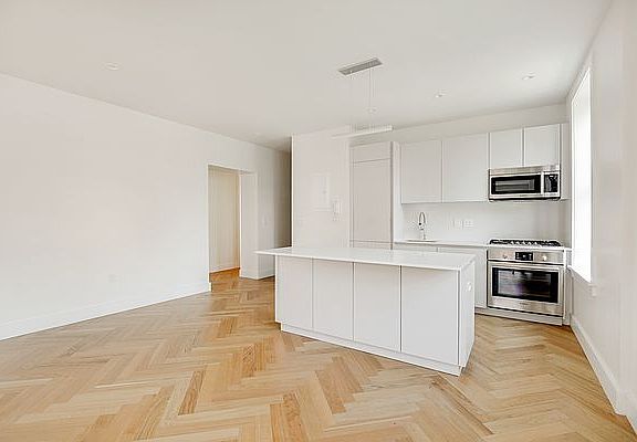 3rd image of 369 Washington Ave APT 3B