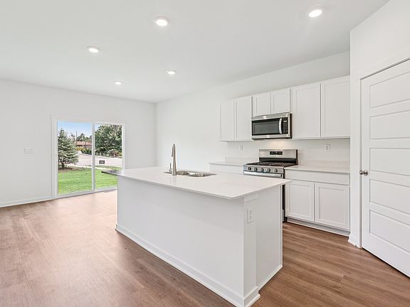 3rd image of 2905 Savana Dr