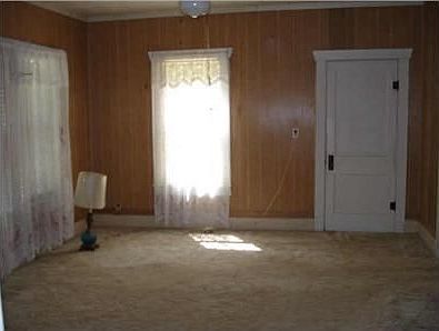 2nd image of 914 W 7th St