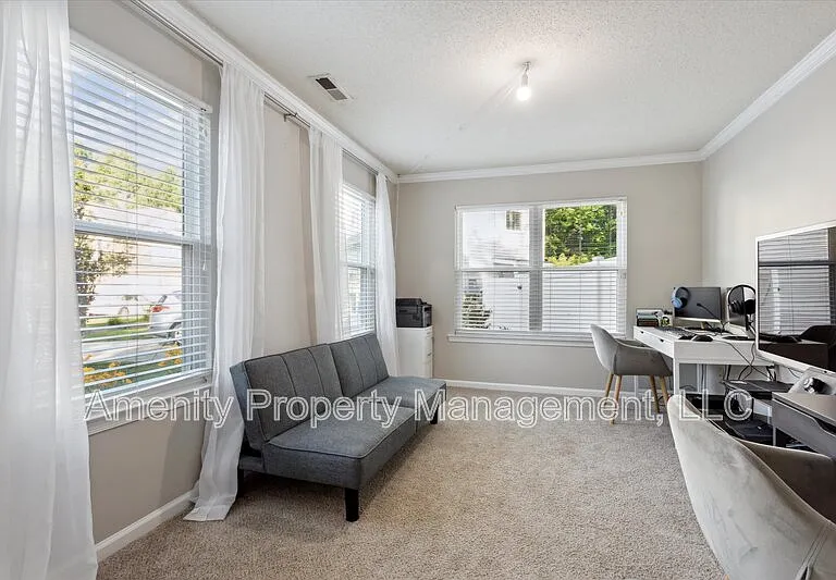4 W Spur Ct — Photo 2