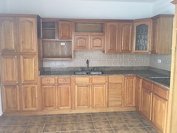 4th image of 490 Hato Abajo St