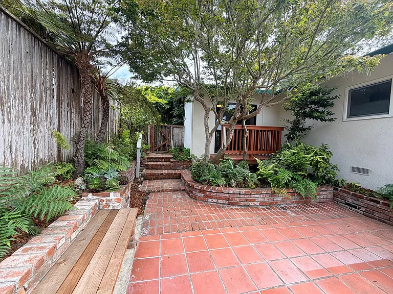 922 Maple St — Photo 50