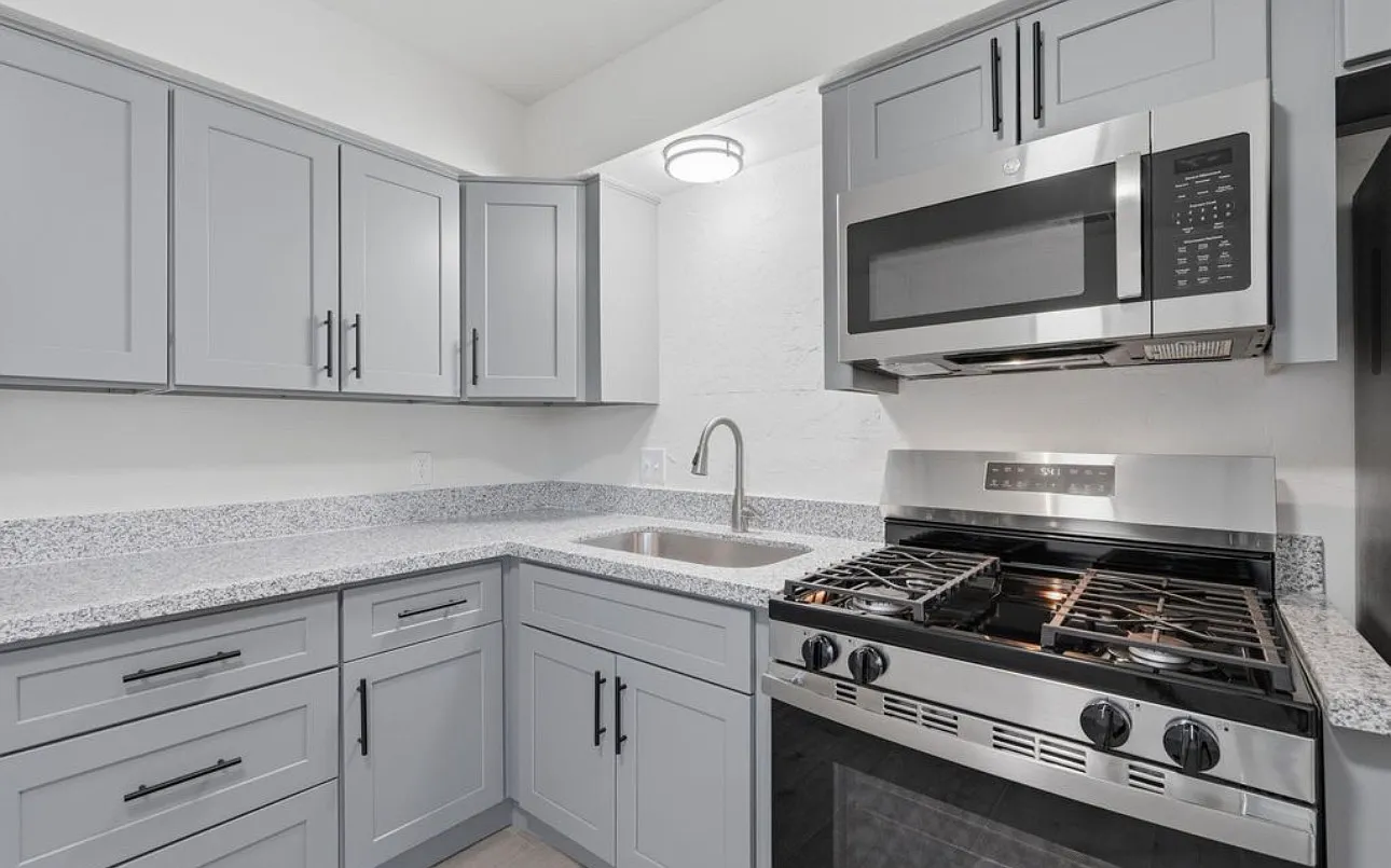 2 bed, 825 sqft, $1,400 — Photo 4