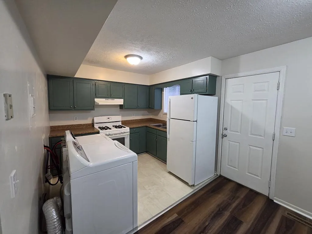 2608 Avery St — Photo 4