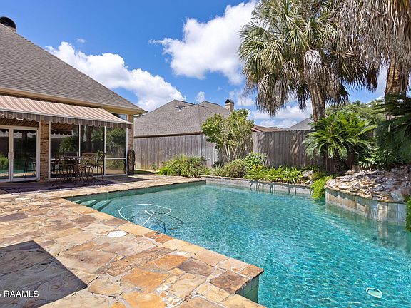 4th image of 100 Twisted Oak Cir