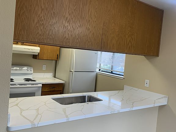 2nd image of 3082 Elm Ave APT 2