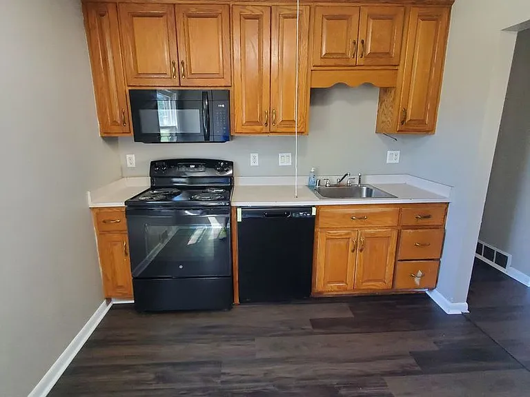 4605-4607 W. Villard Ave. (Duplex) — Photo 4