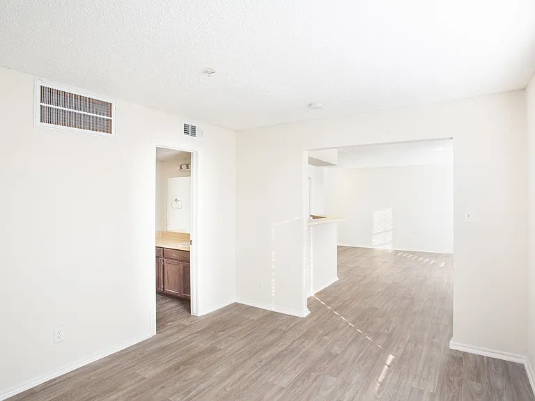 4915 Gaston Lofts — Photo 7