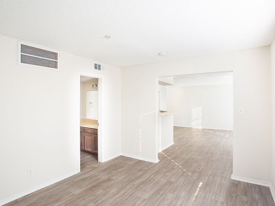 1st image of 4915 Gaston Ave #305
