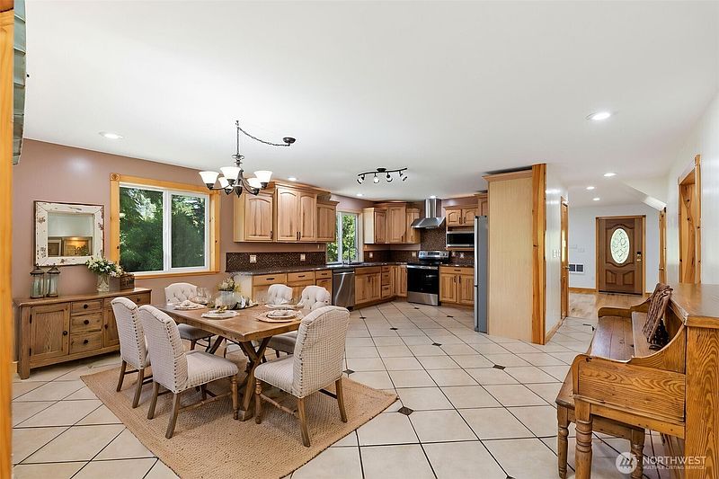 5th image of 364 Blanchard Road