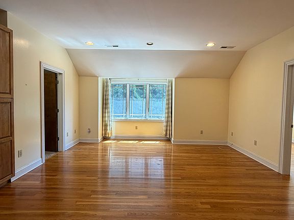 5th image of 5 Candlewood Ct