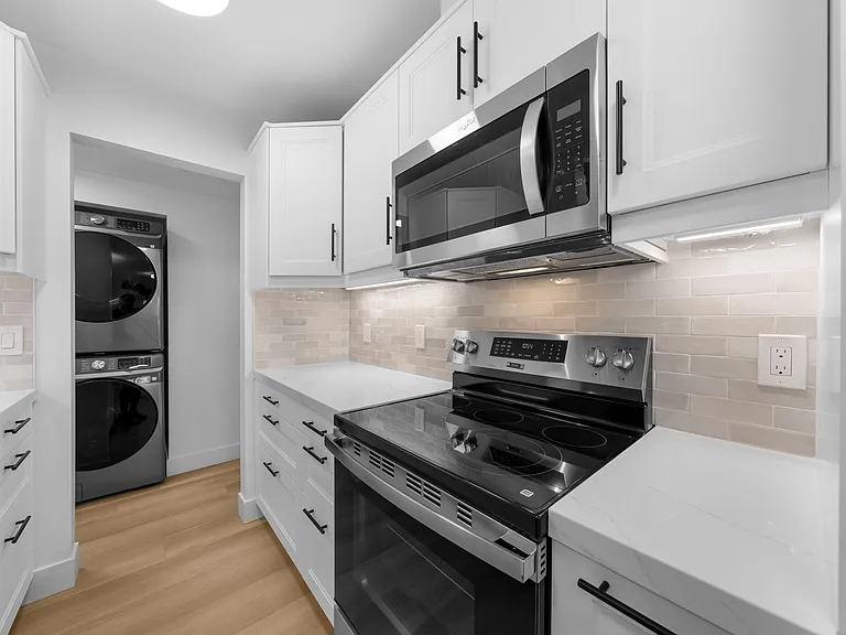 2256 Albatross St #4 — Photo 10