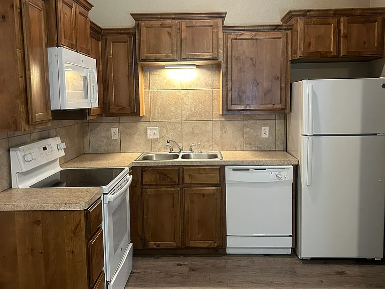 4300 Hunters Place Dr #B — Photo 6