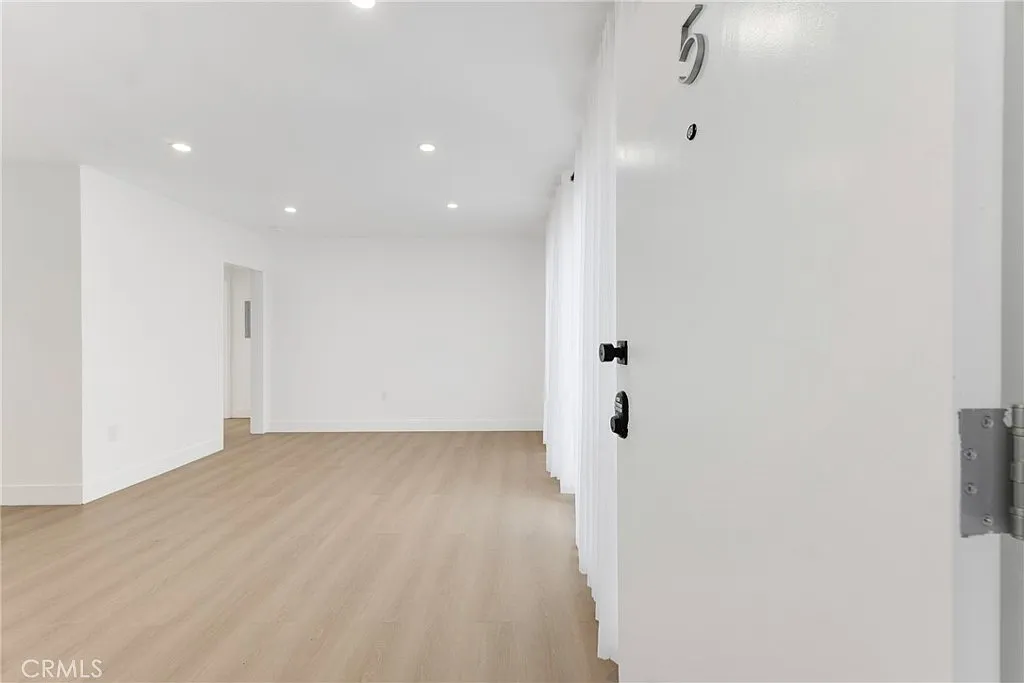 2 bed, 1000 sqft, $3,100 — Photo 1