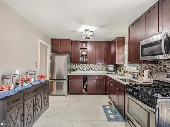 240 S Carolina Ave, Pasadena, MD 21122