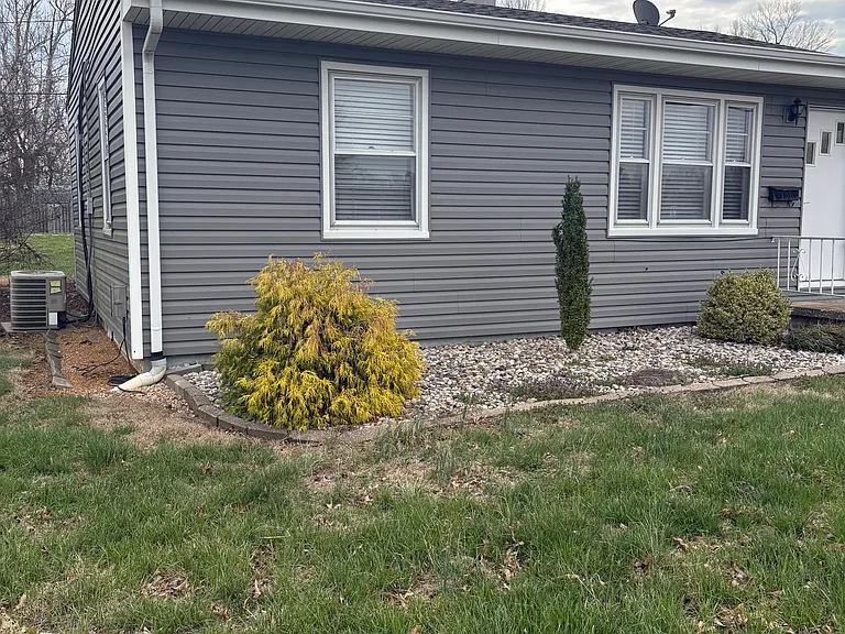 2308 N Illinois St — Photo 2