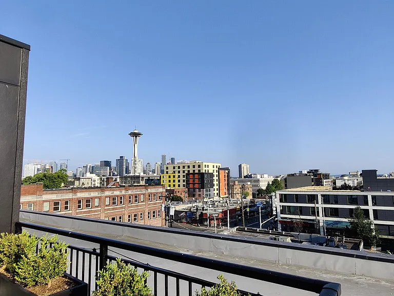Russo Apartments — Photo 24