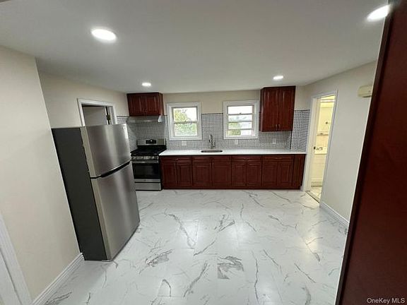 3rd image of 151 Harrison Ave Floor 1