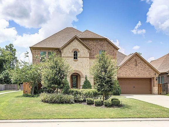 2nd image of 142 S Waterhaven Cir