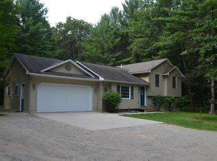 5211 Vinton Rd, Williamsburg, MI 49690