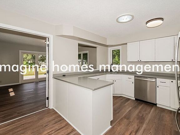 4th image of 929 Oriole Dr