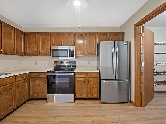 4th image of W176N9763 Rivercrest DRIVE