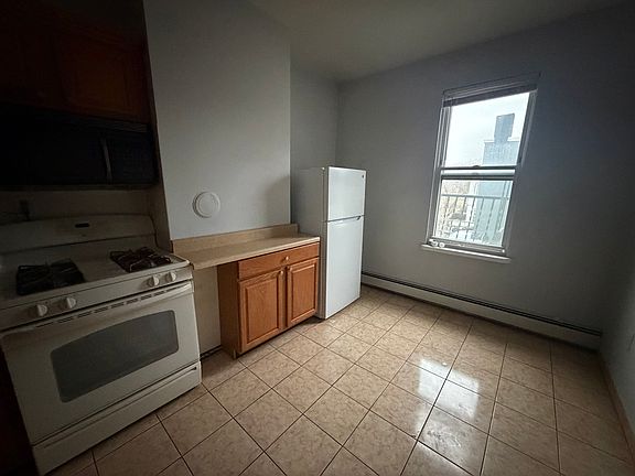 2nd image of 243 Liberty Ave #1L