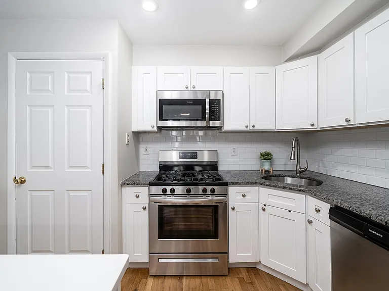 83 Madison St #3 — Photo 2