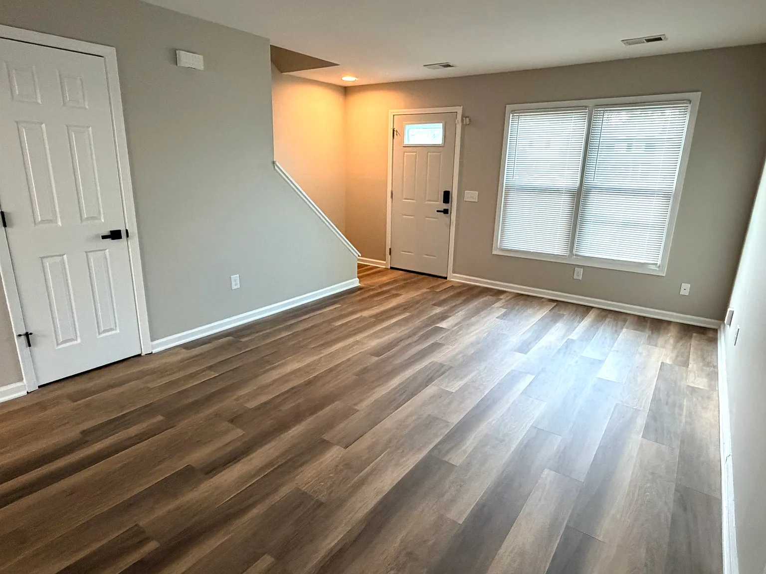 2 bed, 1.5 bath, 1056 sqft, $1,900 — Photo 4