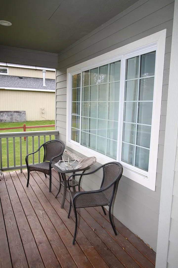 Lovely 4-Bedroom, 2.5-Bathroom Home in South Anchorage — Photo 4