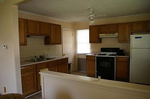 3rd image of 1308 Dalton St