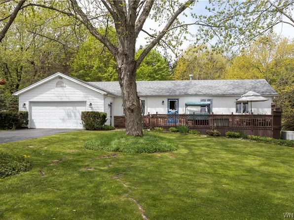 2624 Eldridge Rd, East Aurora, NY 14052
