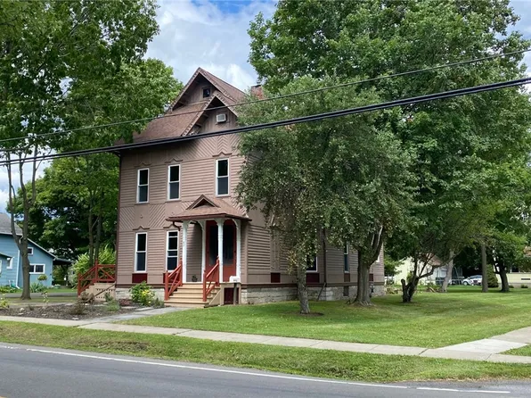 42 Main St, Dundee, NY 14837