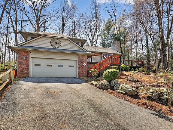 2nd image of 6 Hunters Ridge Dr