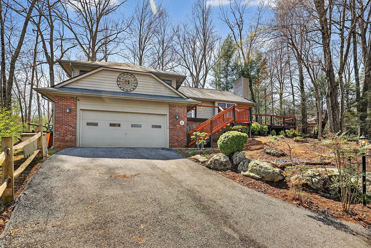 Building Photo - 6 Hunters Ridge Dr