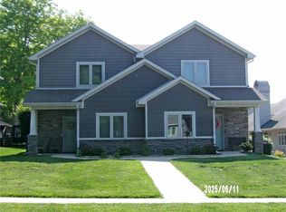 504 E 3rd St, Pella, IA 50219