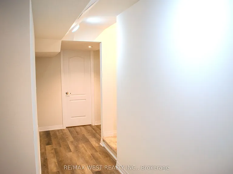 186 Parkinson Cres — Photo 15