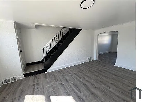 112 W 21st St — Photo 15