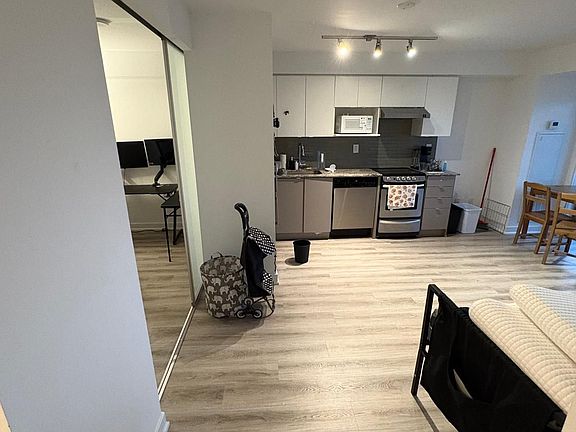 5th image of 160 Flemington Rd #1107