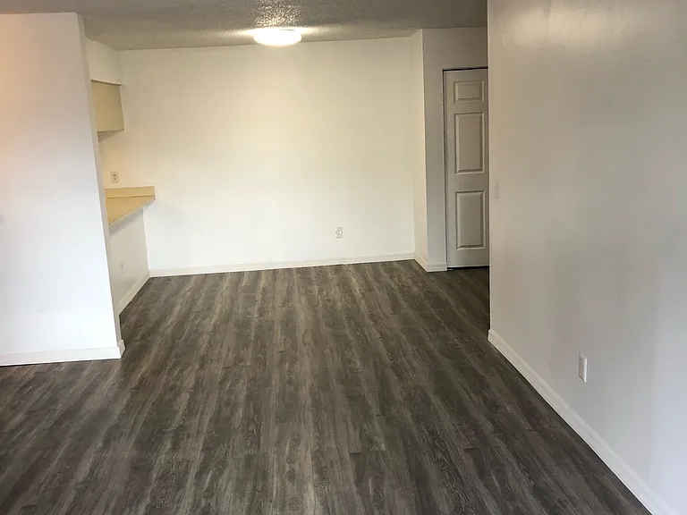658 Kenwick Cir #204 — Photo 11