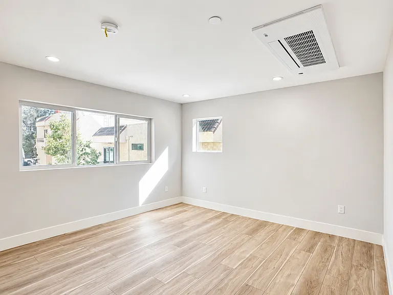1819 Westholme Ave — Photo 17