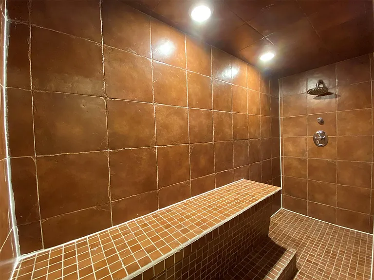 1012 Crocker St — Photo 10