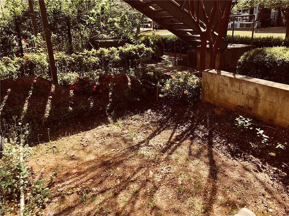 2nd image of 659 Auburn Ave NE APT 105