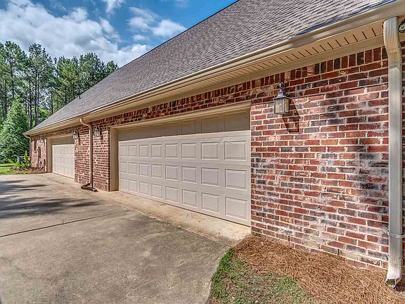 4th image of 198 Lakeshire Cir