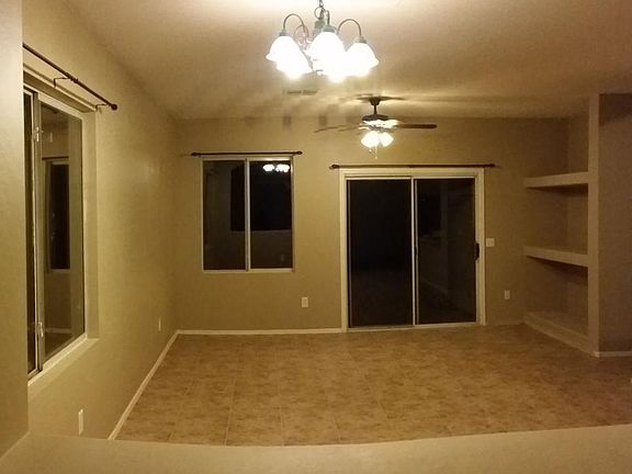 Open family room plan