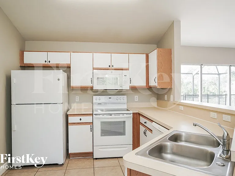 3319 40th St SW — Photo 5